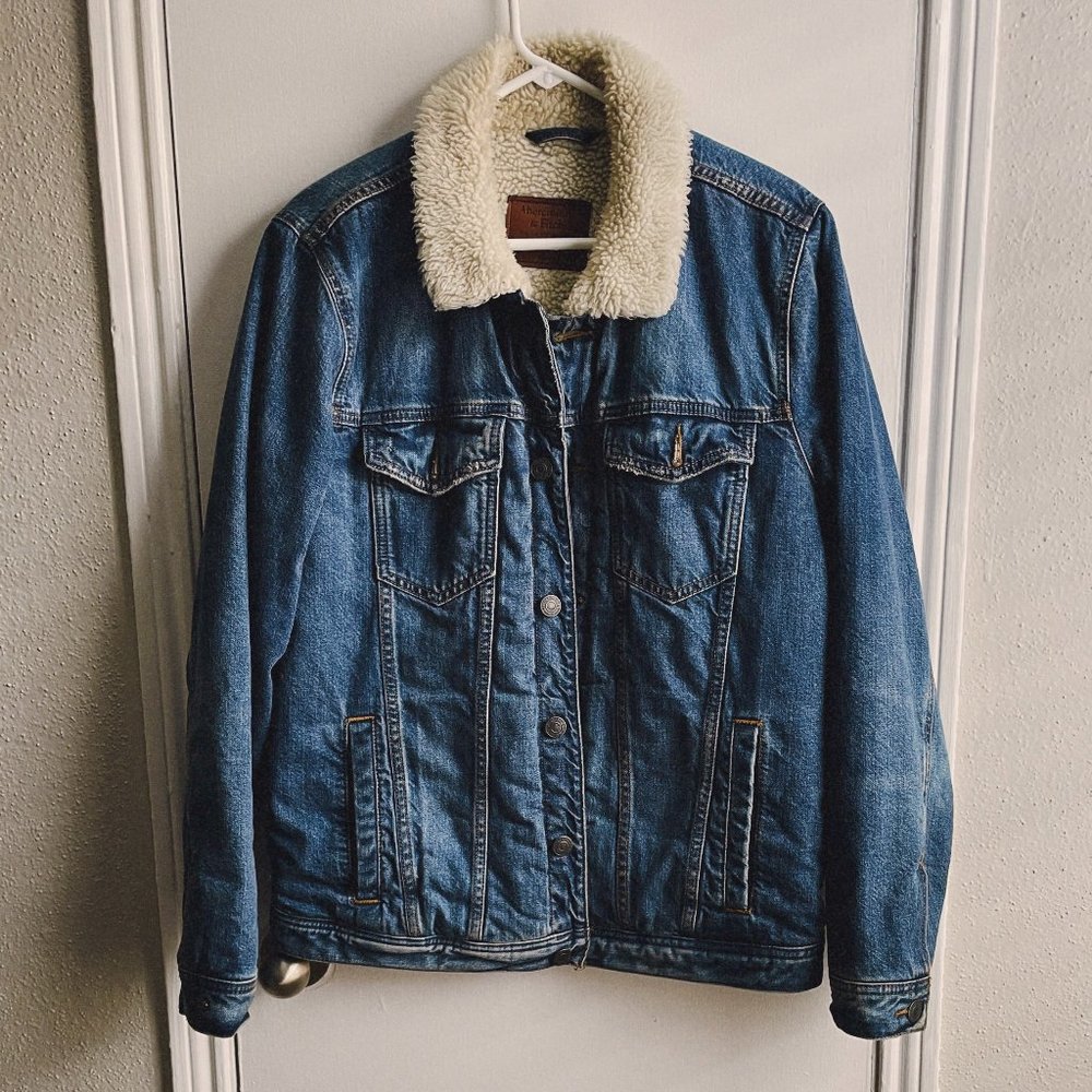 Authentic Abercrombie and Fitch Denim Jacket (Medium)